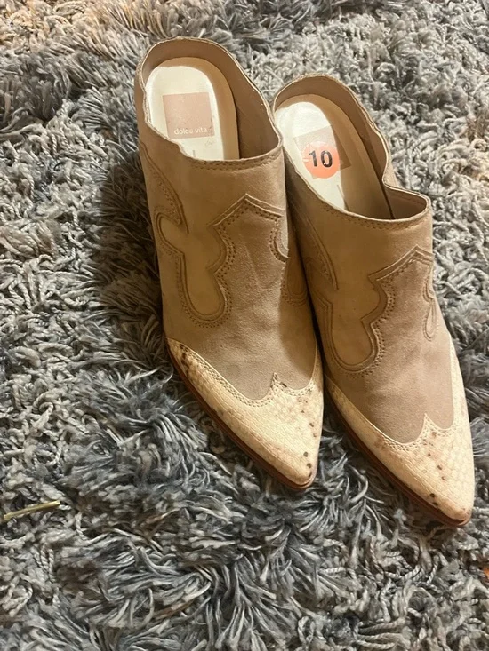 Dolce Vita Cream Suede Western Block Heel Booties - Picture 2 of 4